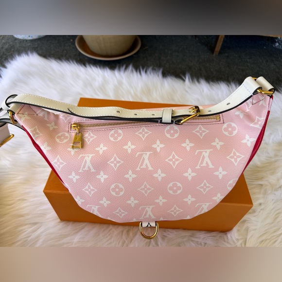 SOLD!!🔥🔥NWOT Louis Vuitton Giant Bumbag Limited Edition🔥🔥 - Picture 6 of 9